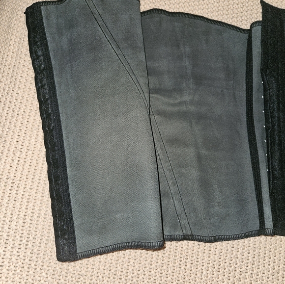 Contouring cincher - Picture 5 of 6